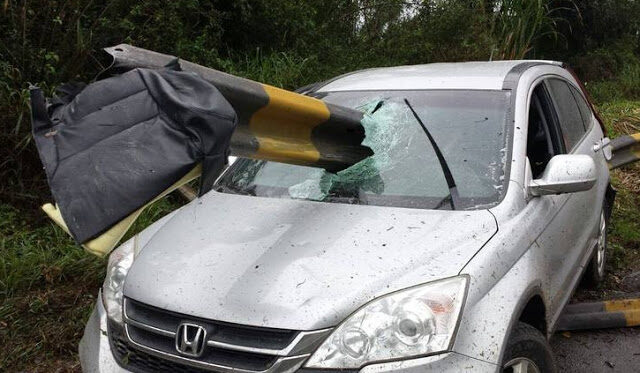 carro2batravessado2bpor2bbarra-4573110