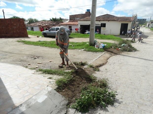 meu-bairro-mais-limpo-lajedo-agresteviolento-com-2-620x465-1341903