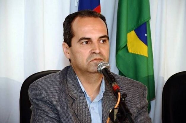 prefeito2bde2bgravat25c325a1-8923327