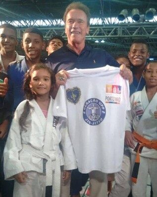 arnold2bschwarzenegger2batendeu2bcom2bmuito2bcarinho2bas2bcrian25c325a7as2bda2bgera25c325a725c325a3o2bupp_marise2bcovelo-4419754
