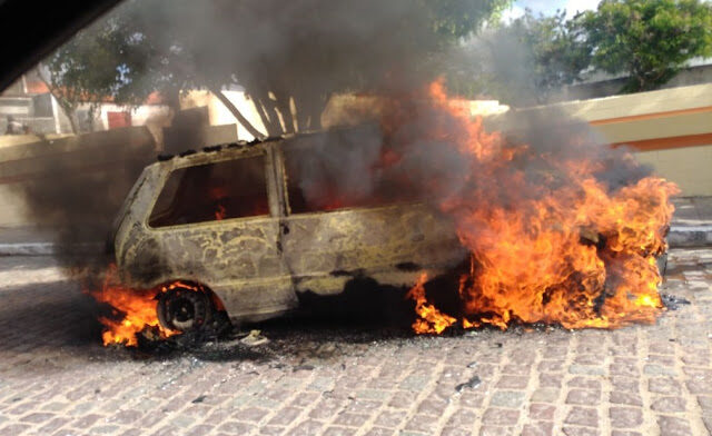carro2bpega2bfogo2b3-5987276