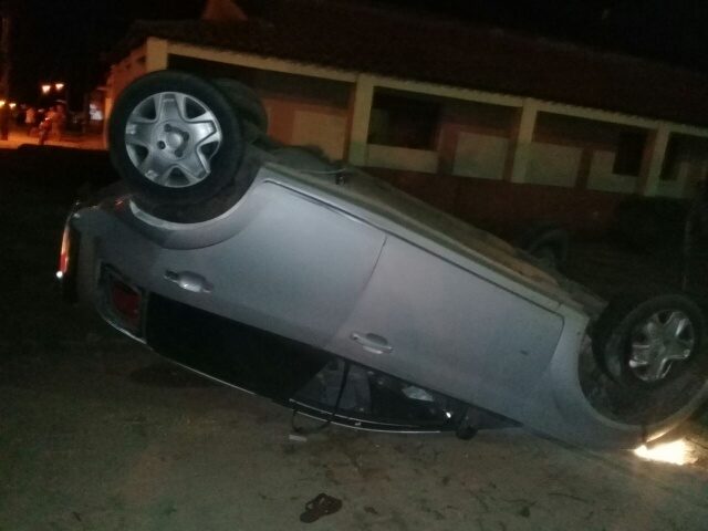carro2btombado-8925751