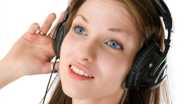 menina-com-fone-1940428